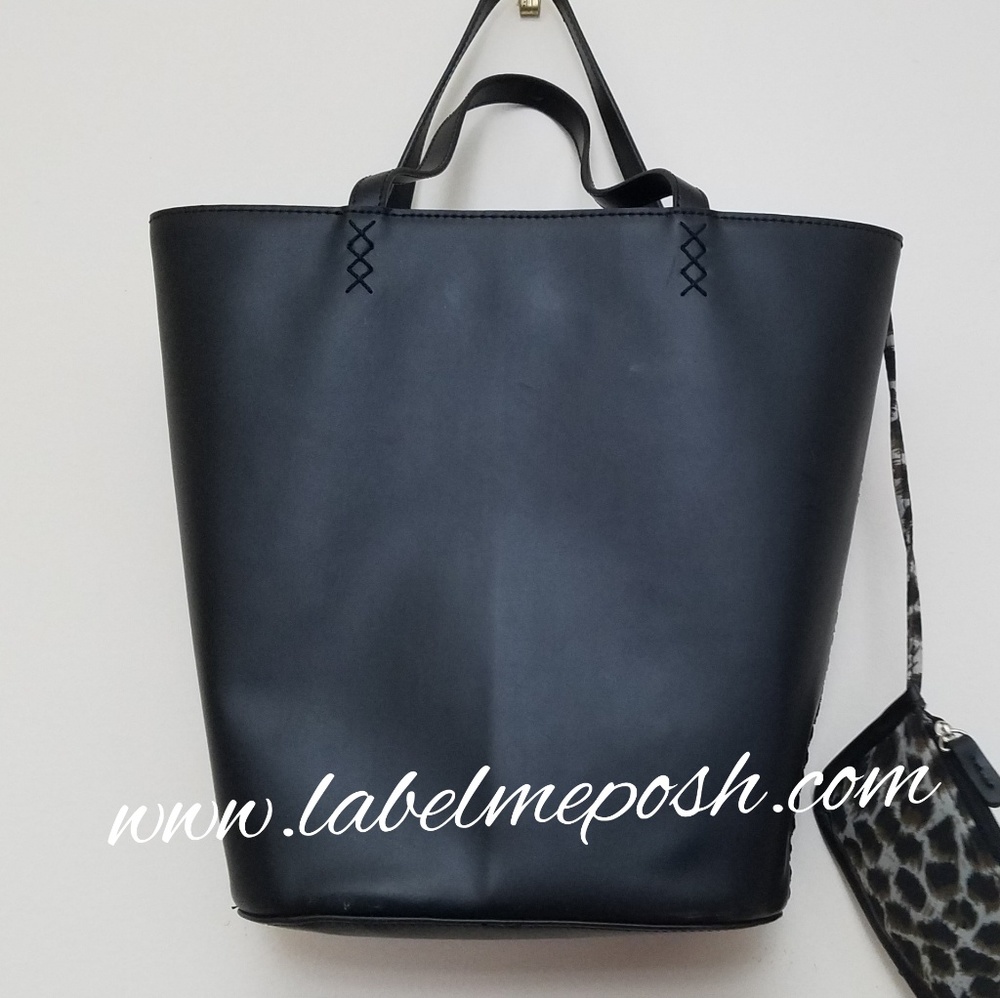 Bucket Bag With Matching Wallet - image 2